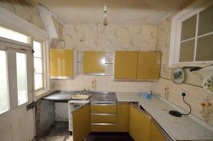 Plumbing fixture, Room, Brown, Yellow, Green, Interior design, Property, Kitchen sink, Architecture, Floor, 
