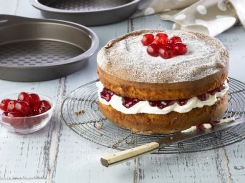 Cherry Bakewell Cake | The Annoyed Thyroid