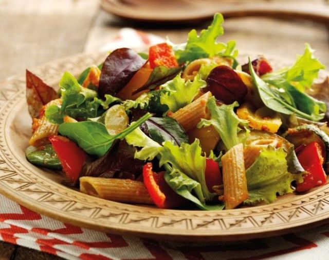 Food, Salad, Cuisine, Leaf vegetable, Produce, Vegetable, Ingredient, Garden salad, Tableware, Dish, 