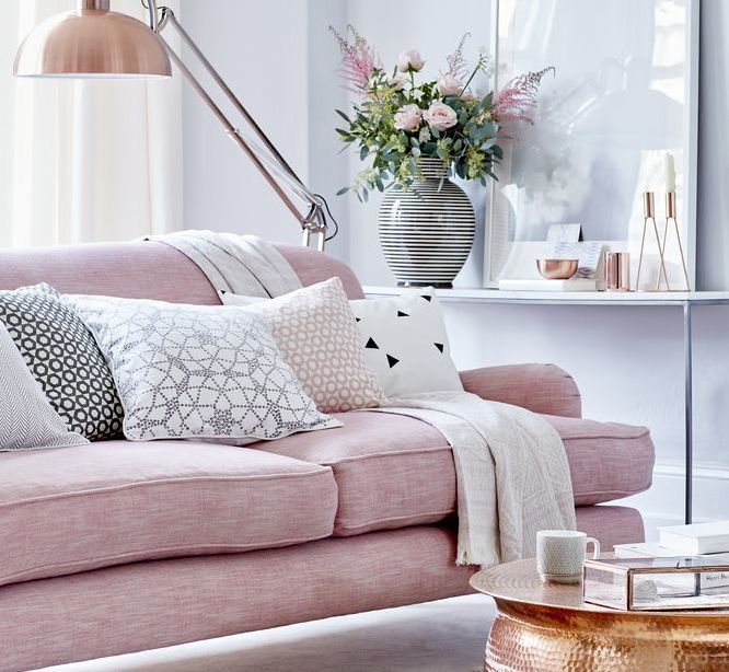 Top pin of the day: A pretty in pink living room