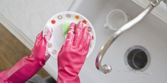 Finger, Fluid, Pink, Nail, Serveware, Dishware, Kitchen utensil, Safety glove, Plumbing fixture, Tap, 