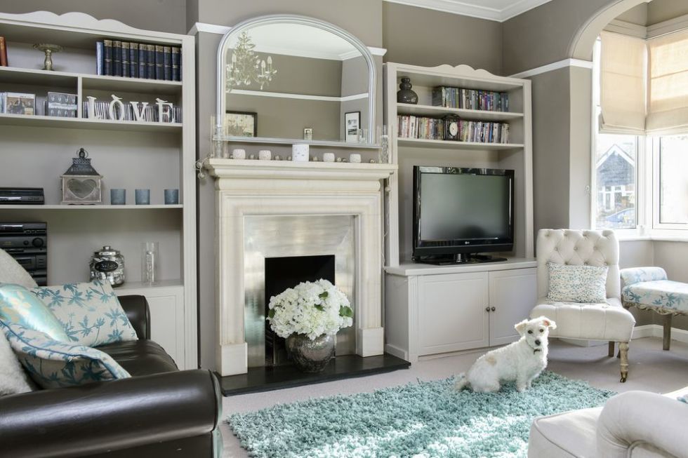 21 Small Living Rooms With TVs That Actually Look Good