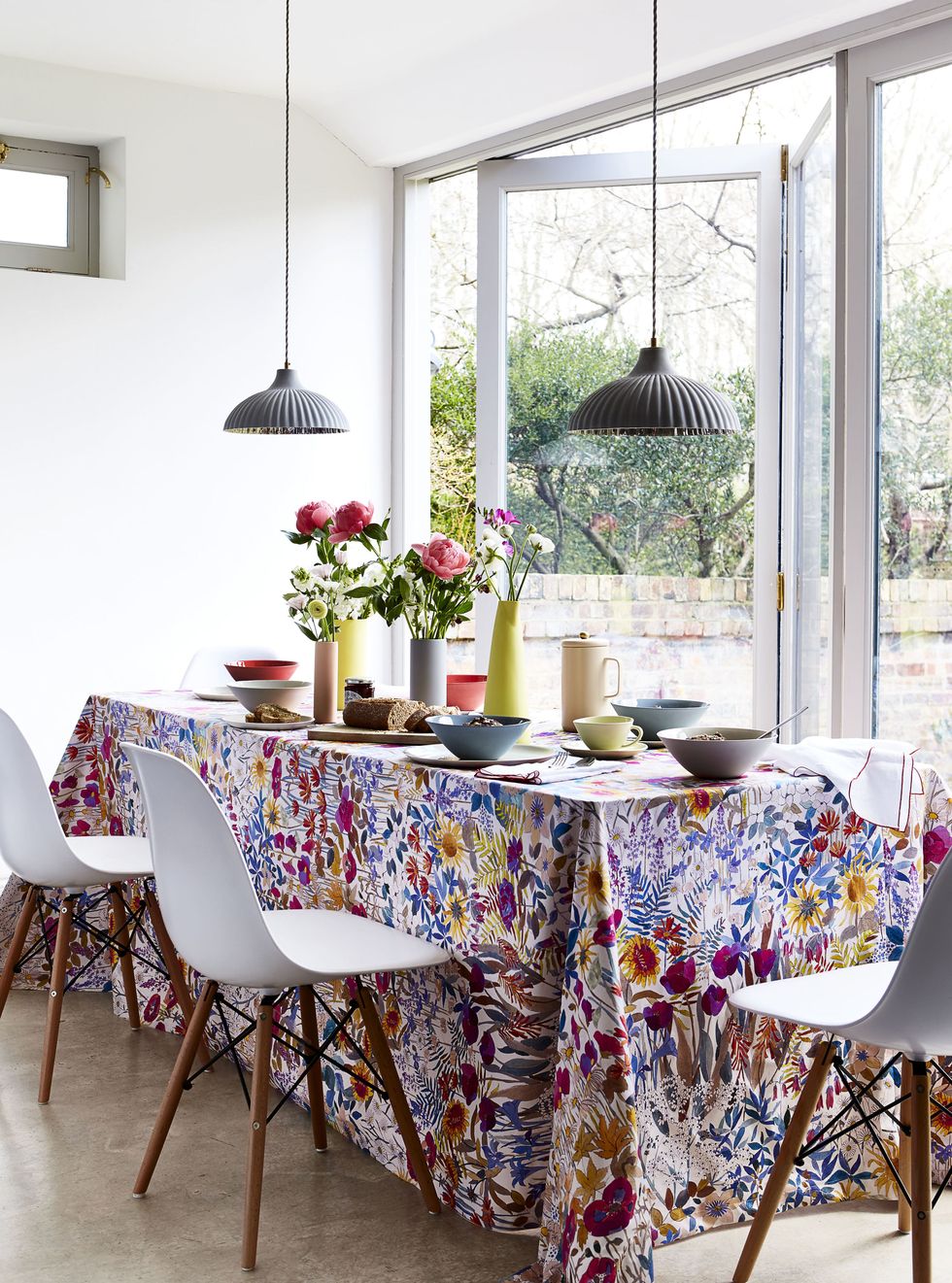 Summer-floral-inspiration-dinner-table