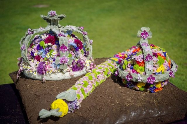 Crown Jewels made from 2500 flowers