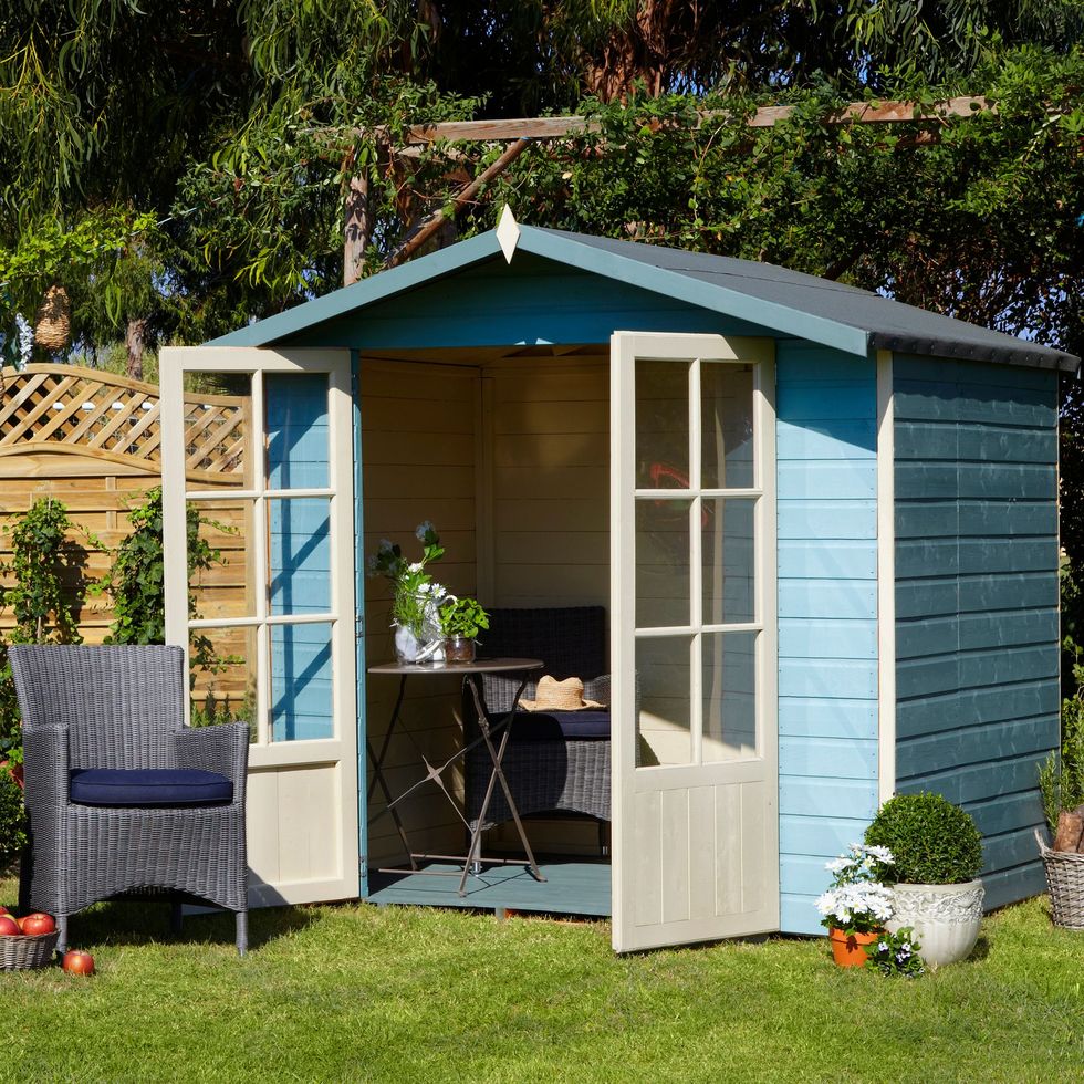 B&Q Lumley 7x5 summerhouse is perfect for use as a summerhouse, workshop or extra storage space