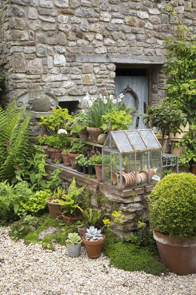 Small garden courtyard near Tockington
