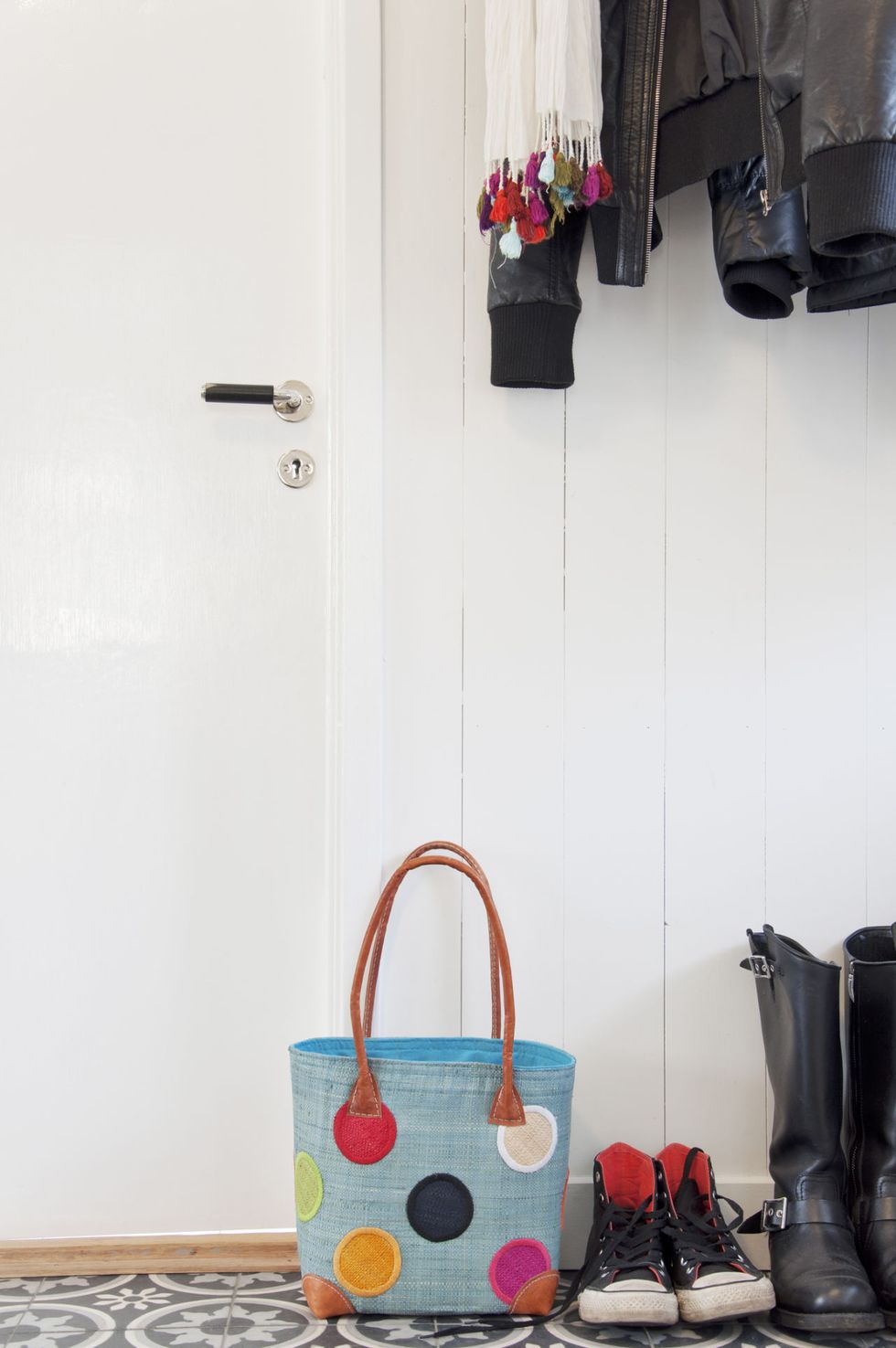 Bag, Luggage and bags, Flowerpot, Boot, Shoulder bag, Leather, Baggage, Coquelicot, Basket, Home accessories, 