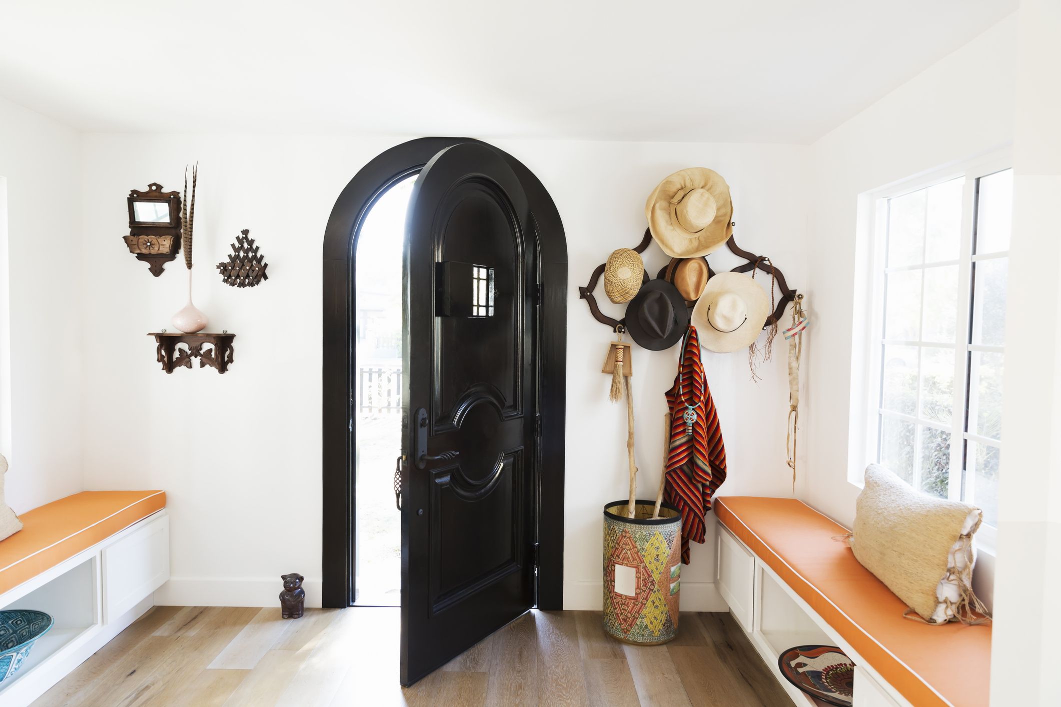 8 golden rules for a clutter-free hallway