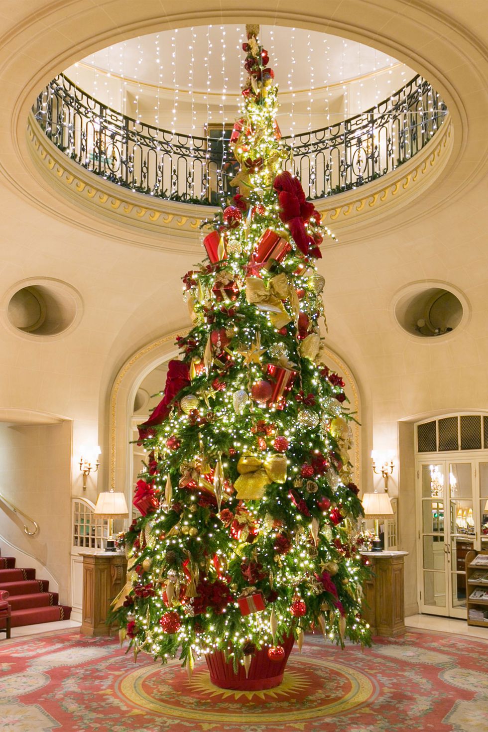 Interior design, Christmas decoration, Room, Christmas tree, Red, Leaf, Christmas ornament, Interior design, Holiday, Holiday ornament, 