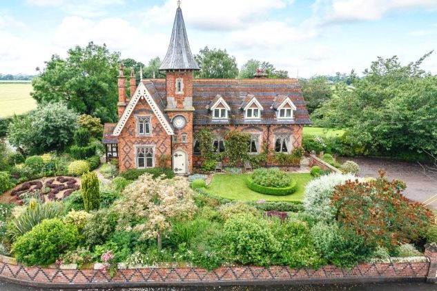 Plant, Landscape, Shrub, Garden, House, Spire, Groundcover, Home, Steeple, Medieval architecture, 