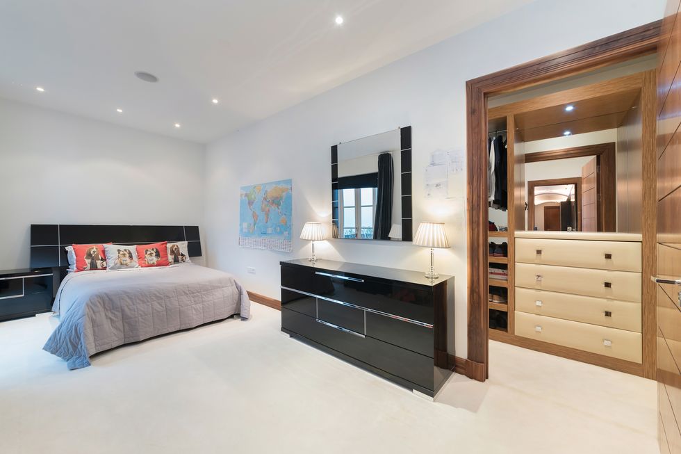 Winston Churcill Eccleston Square property bedroom suite - Savills