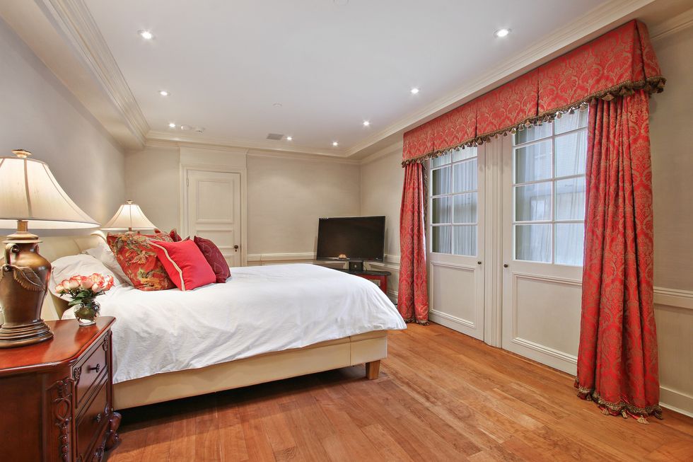 Bedroom, Room, Furniture, Property, Bed, Interior design, Ceiling, Wood flooring, Floor, Bed frame, 