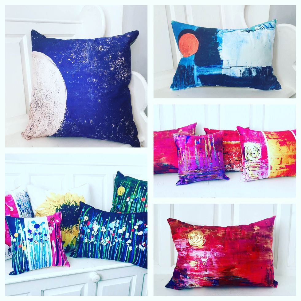 Cushion, Pillow, Throw pillow, Furniture, Bedding, Textile, Purple, Room, Linens, Couch, 