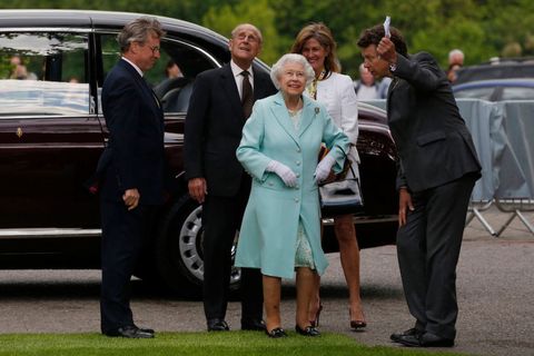 the queen and prince philip at the chelsea flower show 2016