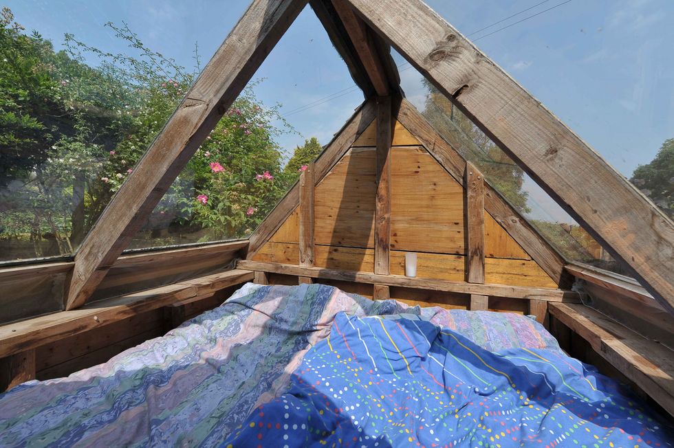 Roof, Wood, Room, Sky, Bridge, Tree, Beam, House, Lumber, 