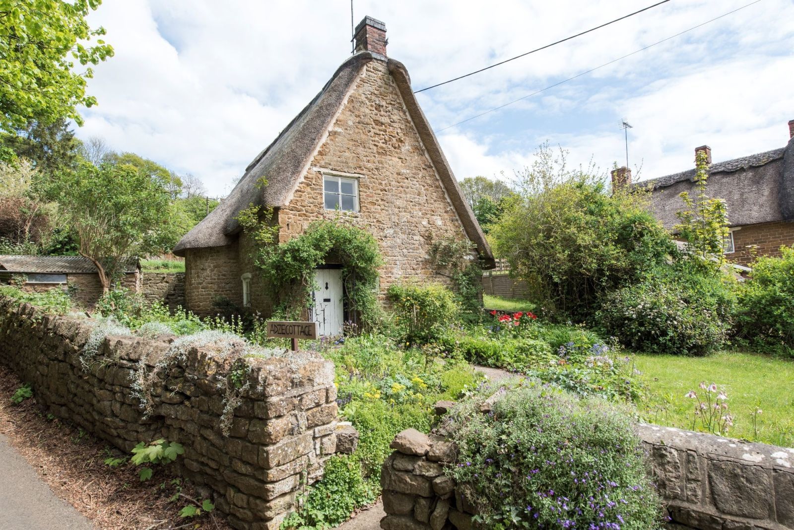 8 Dreamy Cotswold Cottages For Sale Properties In The Cotswolds   Gallery 1496418664 Adze Cottage Property Cotswolds Savills 