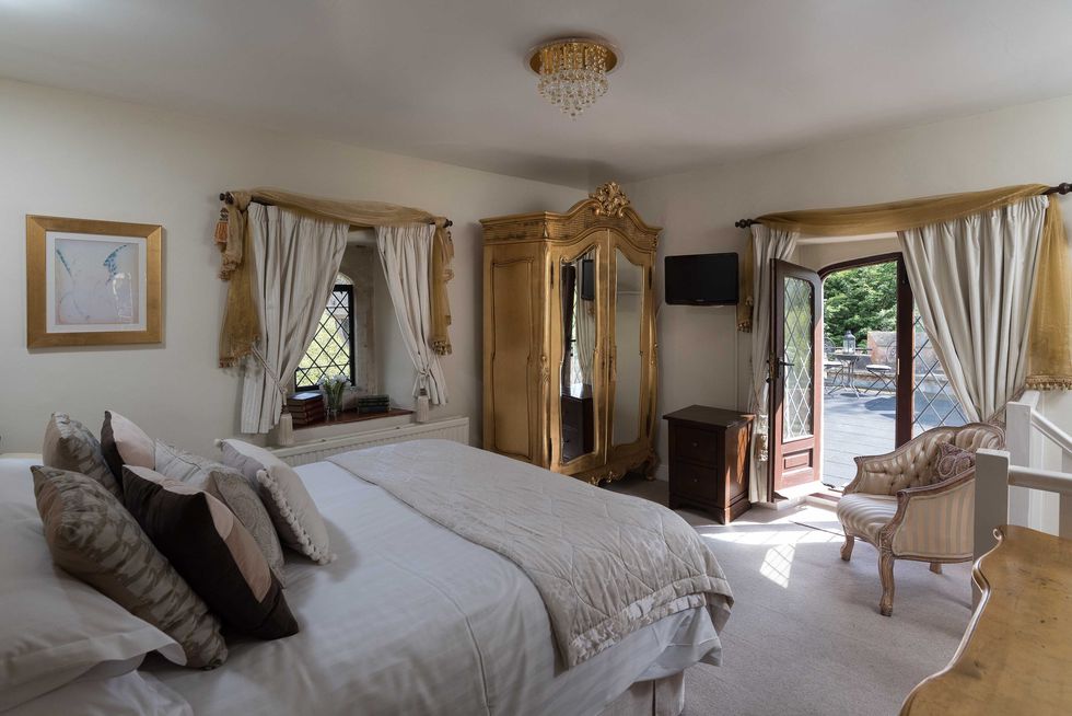 Bath Lodge Castle - Norton St Philip - Savills - second bedroom