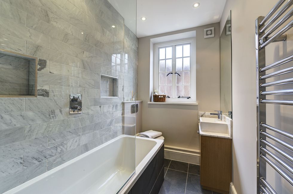 Swan Court - Agatha Christie - bathroom - Chelsea - Pastor Real Estate