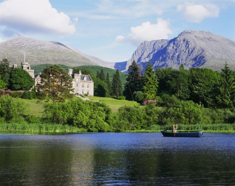 Highland, Natural landscape, Body of water, Nature, Mountain, Mountainous landforms, Lake, Tarn, Water, Water resources, 