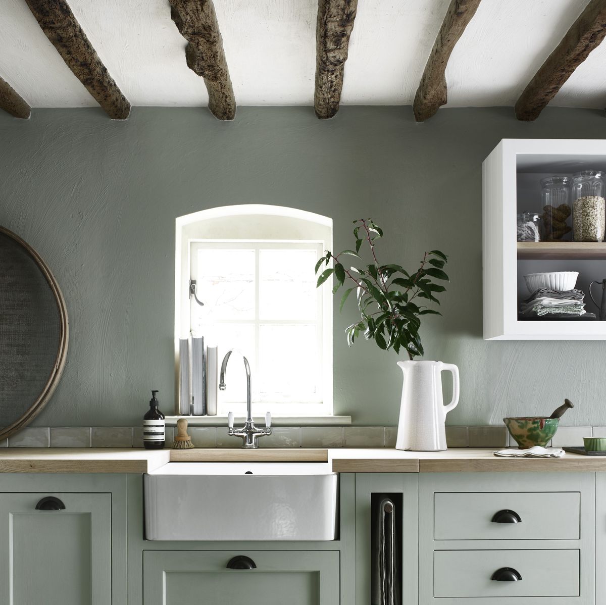 https://hips.hearstapps.com/housebeautiful.cdnds.net/17/39/1506512811-neptune-henley-kitchen-hand-painted-in-sage-from-14000-3.jpg?crop=0.966xw:0.723xh;0.00641xw,0.0349xh&resize=1200:*