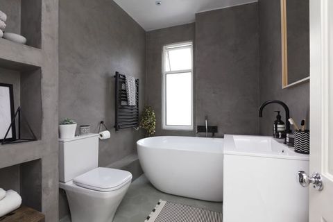A Contemporary Black and White Small Bathroom Design - Bathroom Ideas