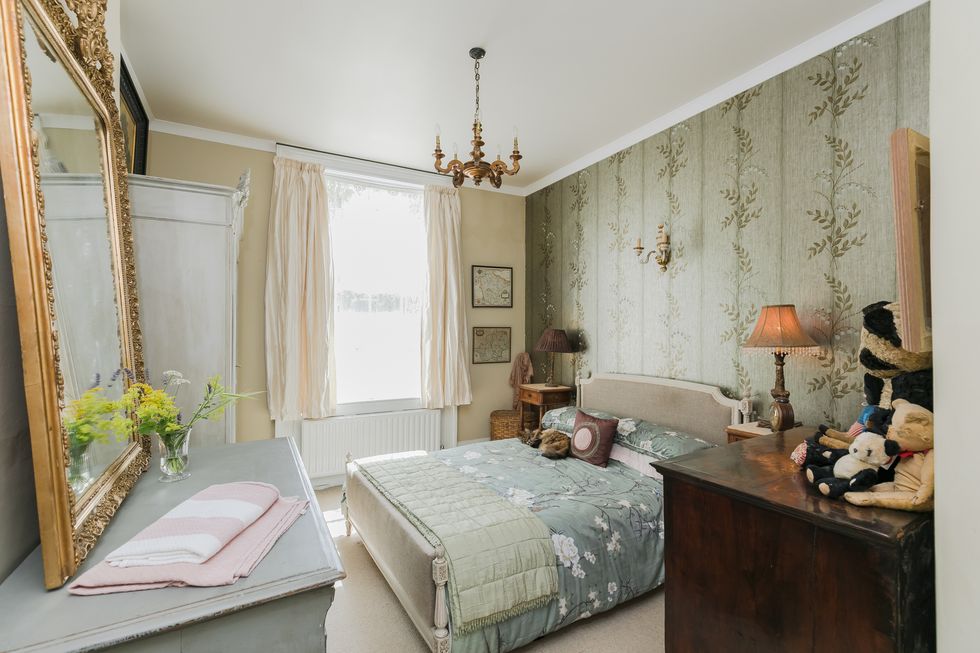 Woodcock Hill - bedroom - Berkhamsted - Fine and Country