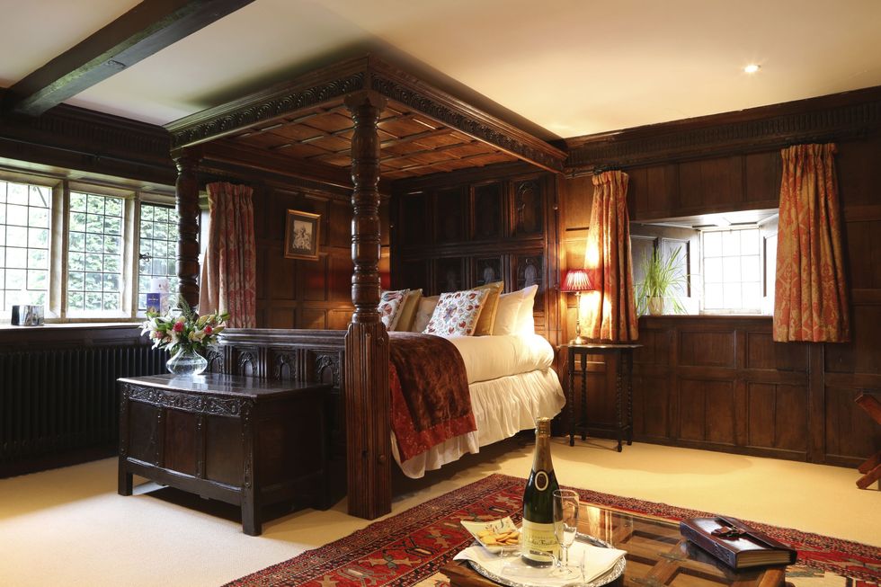 The Elizabethan Suite