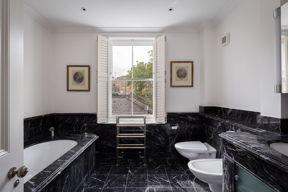47 Hornton Street - Campden House - Kensington - bathroom - Russell Simpson