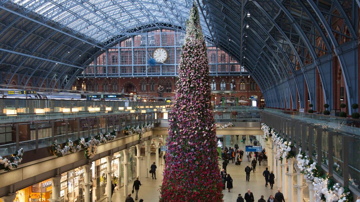 47ft Floral Christmas Tree is A Showstopper At St Pancras International  Station - Christmas Tree London