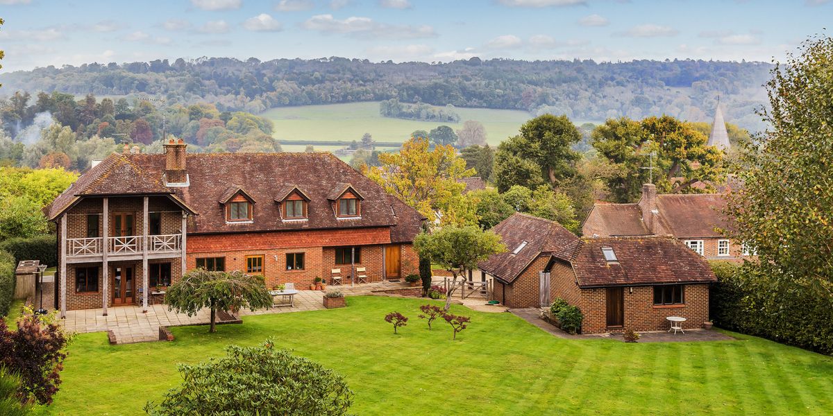 Country Style Surrey Hills Village House For Sale