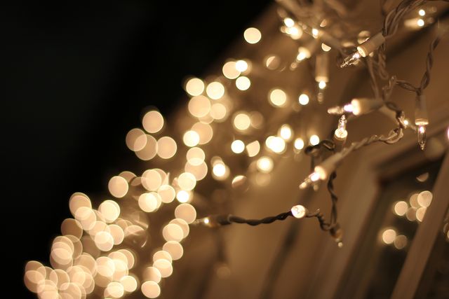 The Dos And Don'ts Of Using Outdoor Christmas Lights - Outside ...