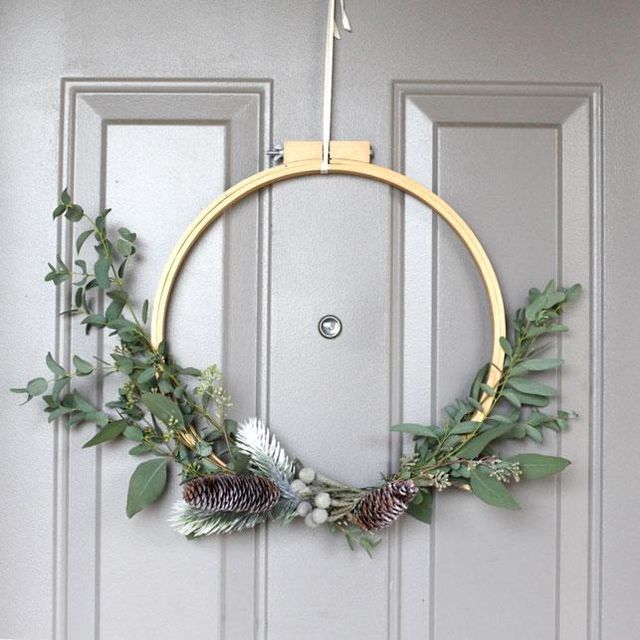 embroidery hoop Christmas wreath