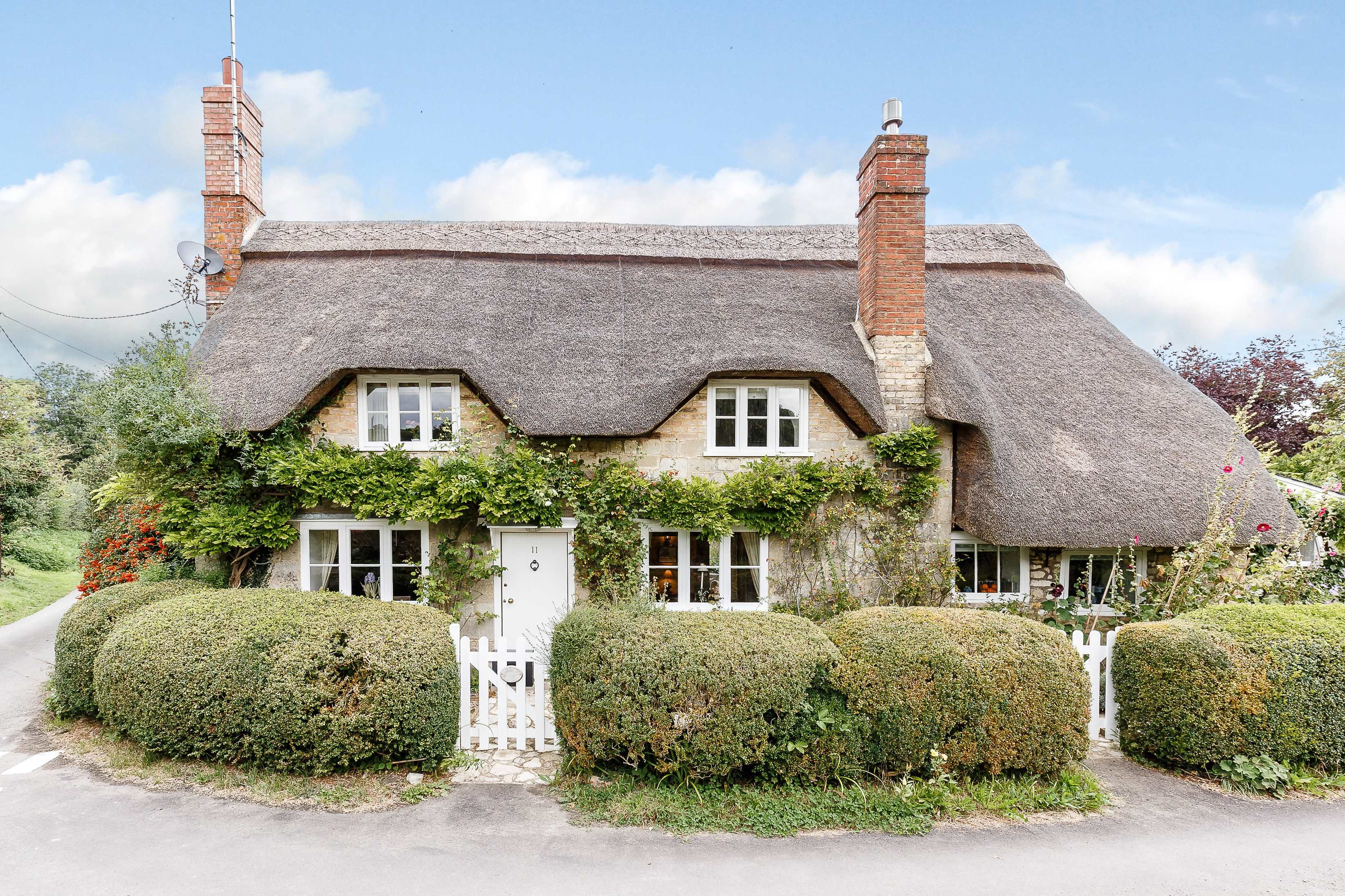 Beautiful Thatched Cottage For Sale In Wiltshire Would Be Perfect