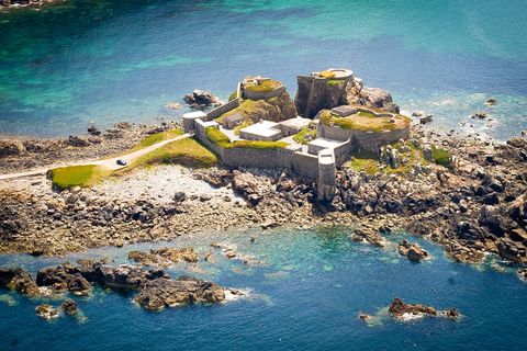 Fort Clonque Exterior_Steve Wheelen_Landmark Trust_island