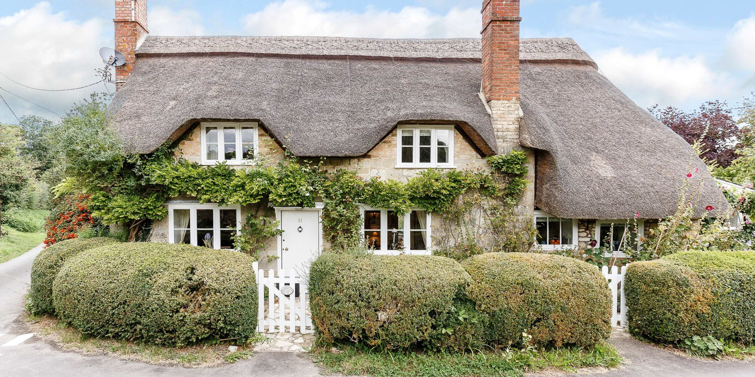 Beautiful Thatched Cottage For Sale In Wiltshire Would Be Perfect In A   Landscape 1513349766 Cress Cottage Sherrington Warminster Strutt And Parker 