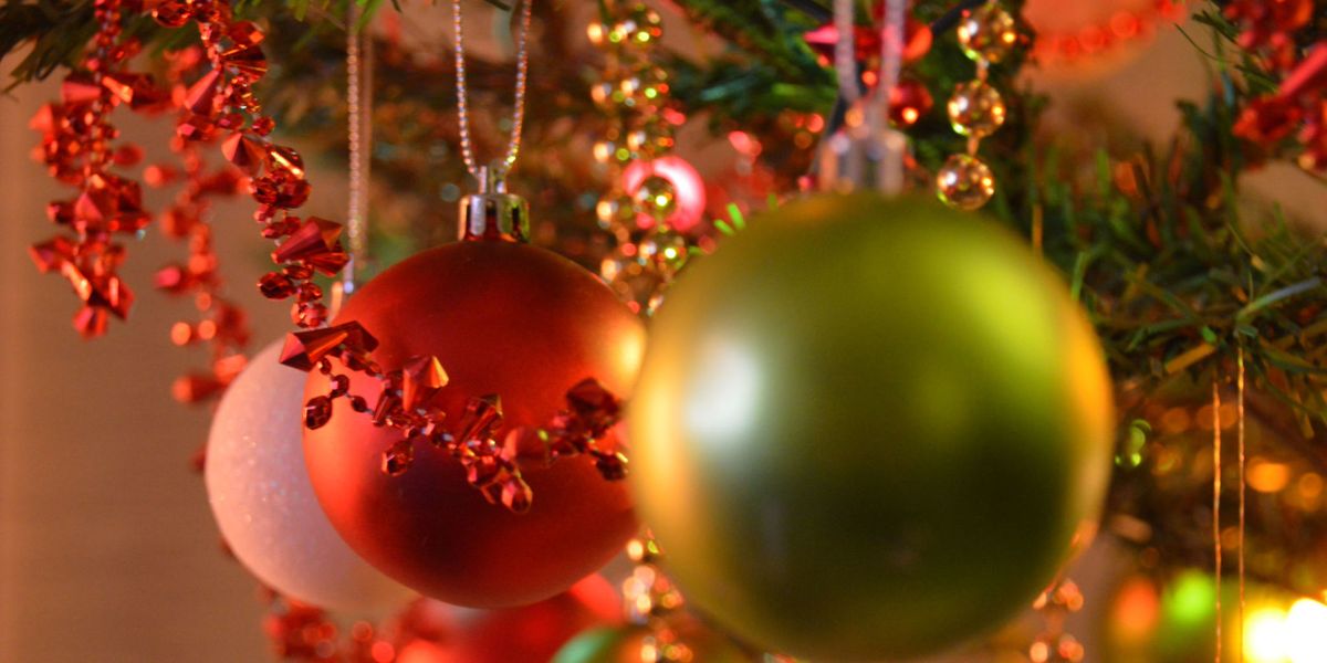 Meet The Man Who Has Decorated 24 Christmas Trees With 8,000 Ornaments ...