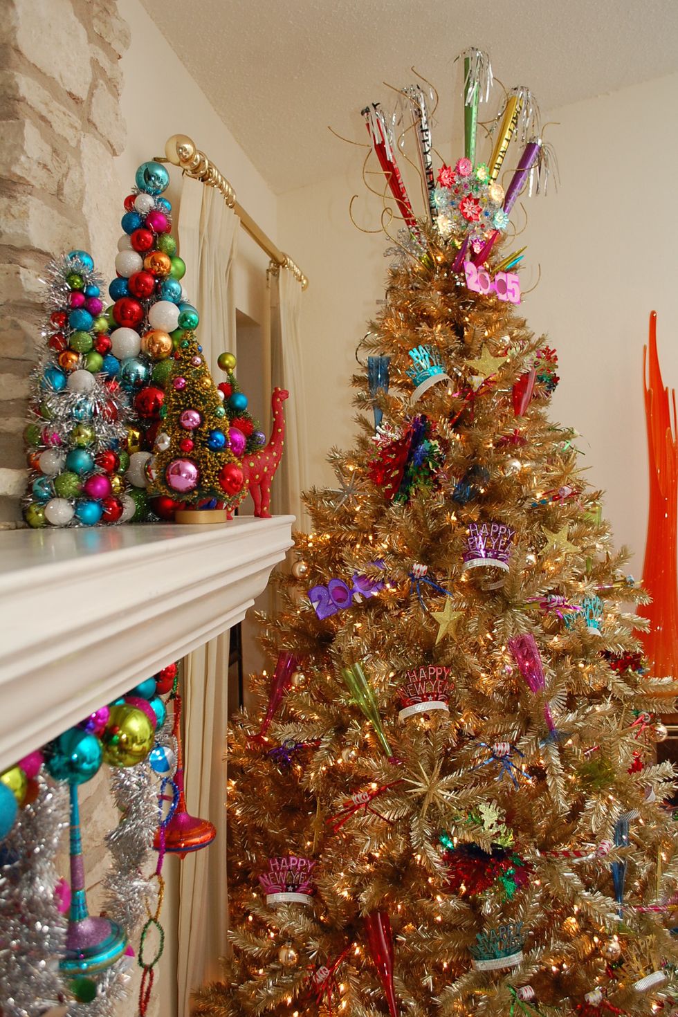 <p>This tinsel tree is the perfect way to dress up your living room for a fancy fete. Here,&nbsp;blogger <a href="https://jenniferperkins.com/" target="_blank" data-tracking-id="recirc-text-link">Jennifer Perkins</a> outfitted her tree with champagne flutes, party hats&nbsp;and more festive trinkets. </p><p><em data-redactor-tag="em"><a href="http://blog.treetopia.com/2014/12/new-years-eve-tree/" target="_blank" data-tracking-id="recirc-text-link" data-href="http://blog.treetopia.com/2014/12/new-years-eve-tree/">Get the tutorial from Treetopia »</a></em></p>