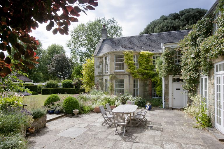 Idyllic Wiltshire Country Home For Sale Comes With A Stunning Outdoor ...