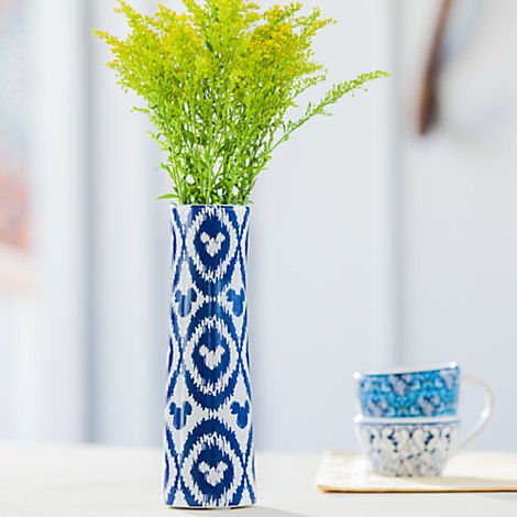 https://hips.hearstapps.com/housebeautiful/assets/16/41/1476216391-disney-ikat-vase.jpg