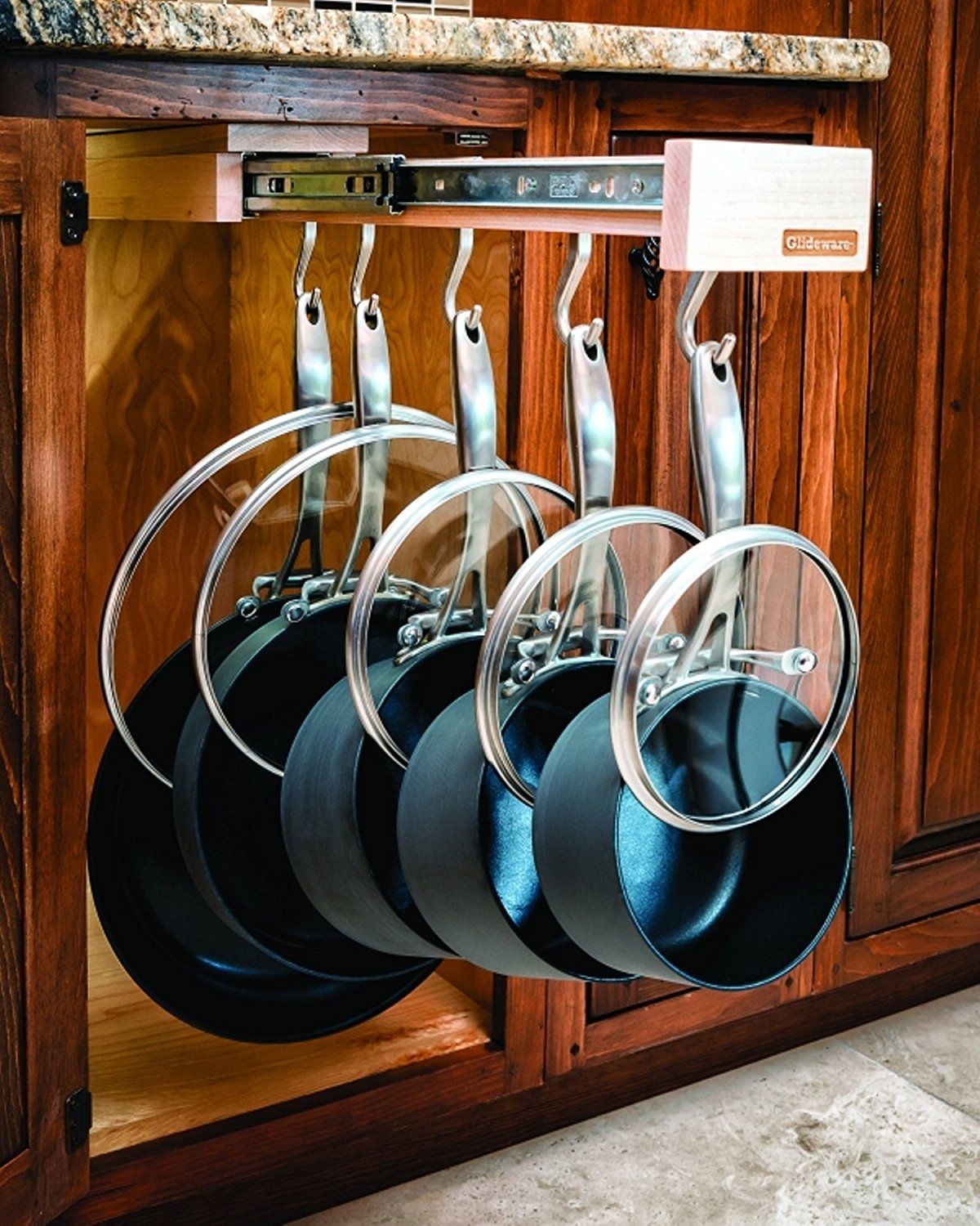https://hips.hearstapps.com/housebeautiful/assets/17/17/1493048361-pull-out-pots-and-pans.jpg