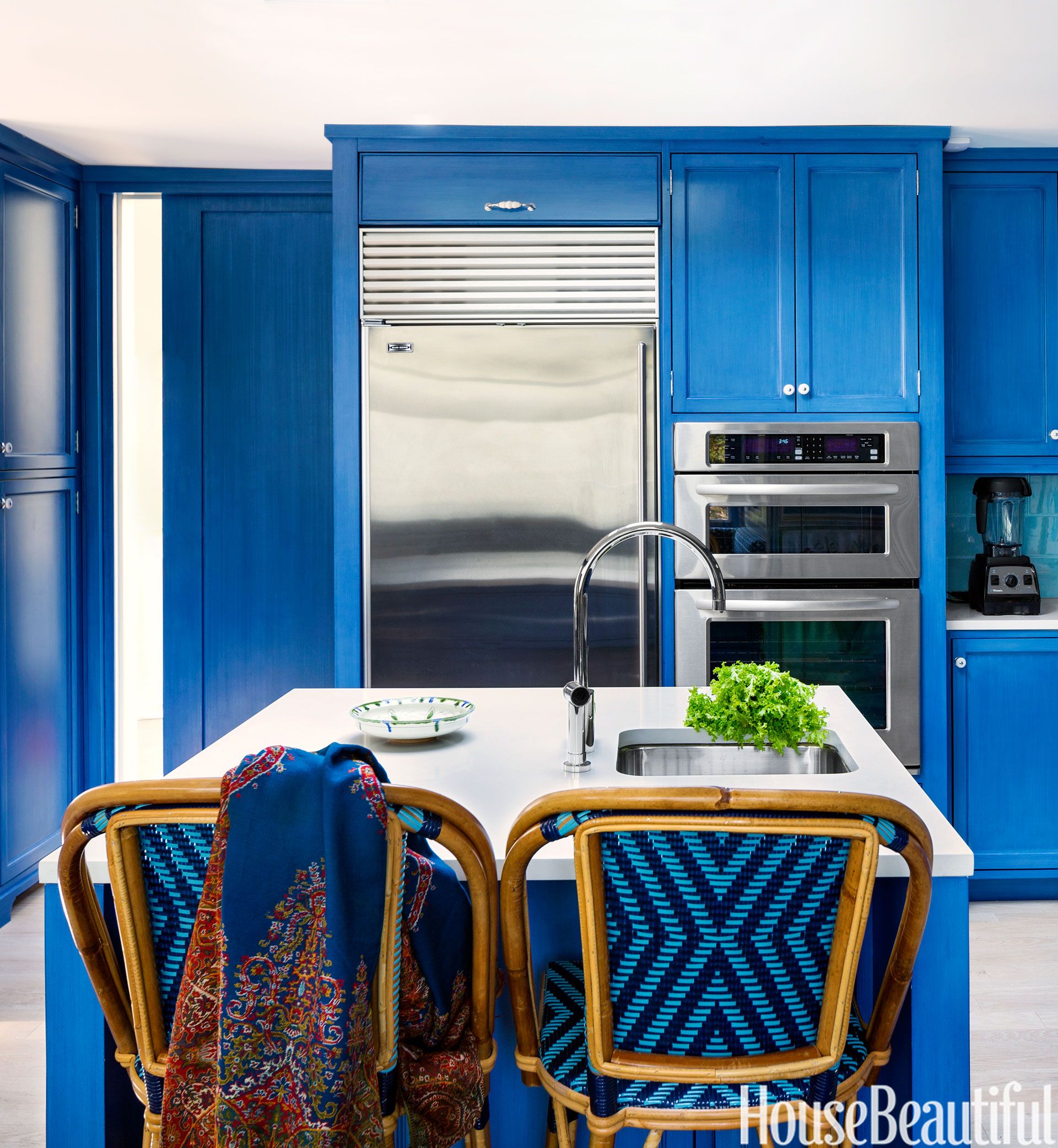 https://hips.hearstapps.com/housebeautiful/assets/cm/15/04/54c132136a48b_-_10-hbx-blue-kitchen-1113-s2.jpg