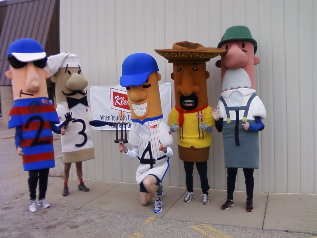 Watch: Klement's Racing Sausages relay race to Miller Park