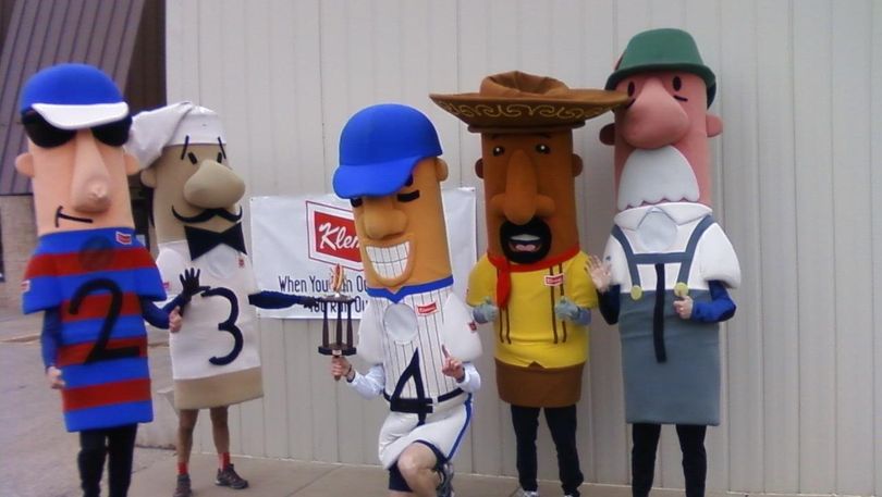 Watch: Klement's Racing Sausages relay race to Miller Park