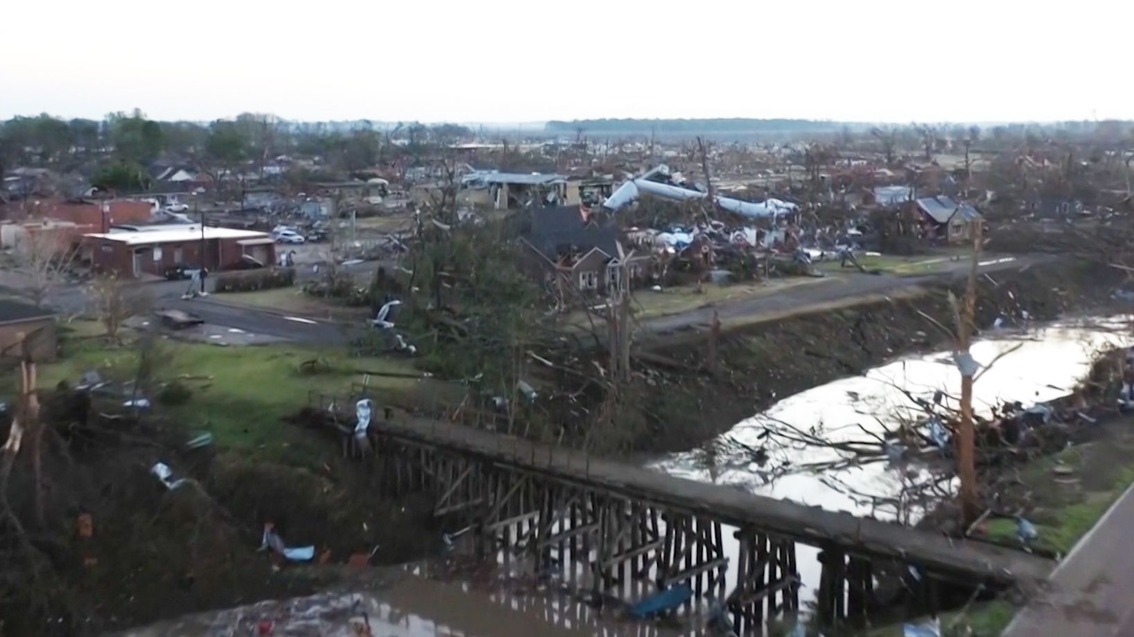 Roy Oswalt's mom left with Yorkie, Bible after tornado demolishes  Mississippi home