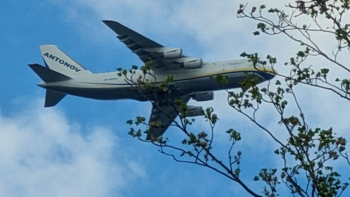 Massive Antonov AN-124 soars over Manheim, Lancaster County