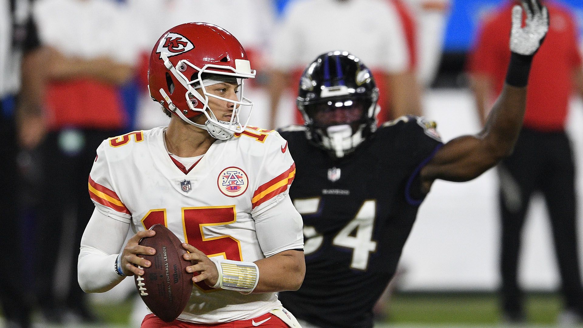 Mahomes throws 3 TD passes as Chiefs hold off Ravens, 33-28