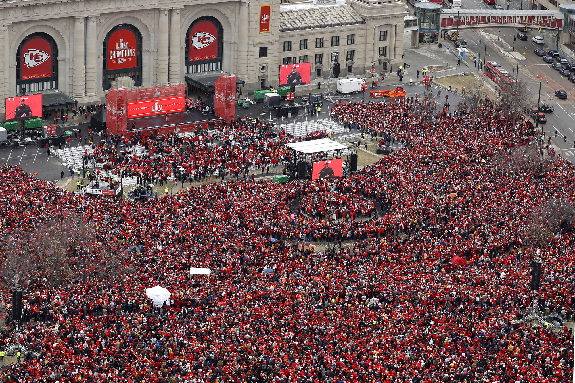 Chiefs Super Bowl parade highlights: Best moments as Patrick Mahomes,  Travis Kelce pledge to 'run it back