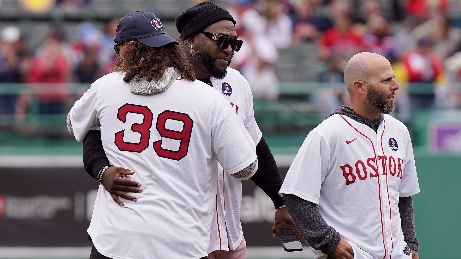 2013 Red Sox championship team reunites at Fenway Park