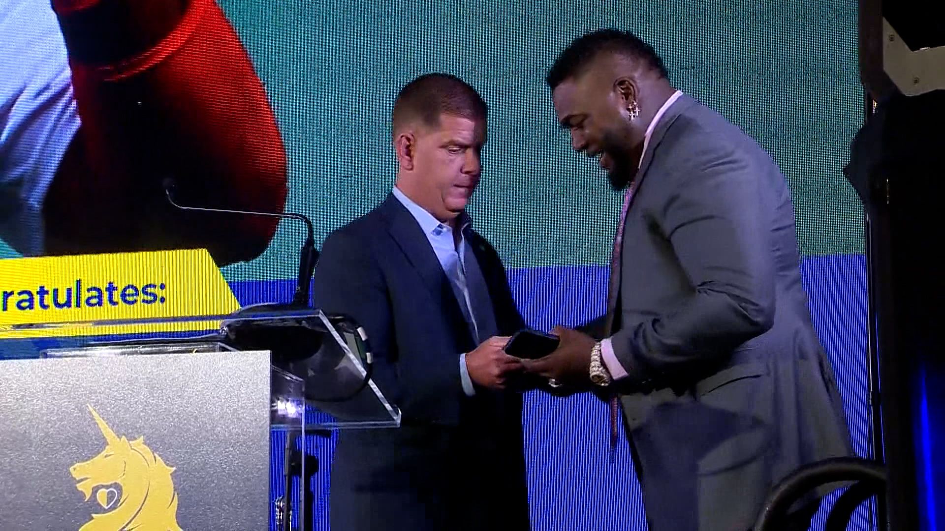 Ortiz receives Patriots' Award from Boston Athletic Association