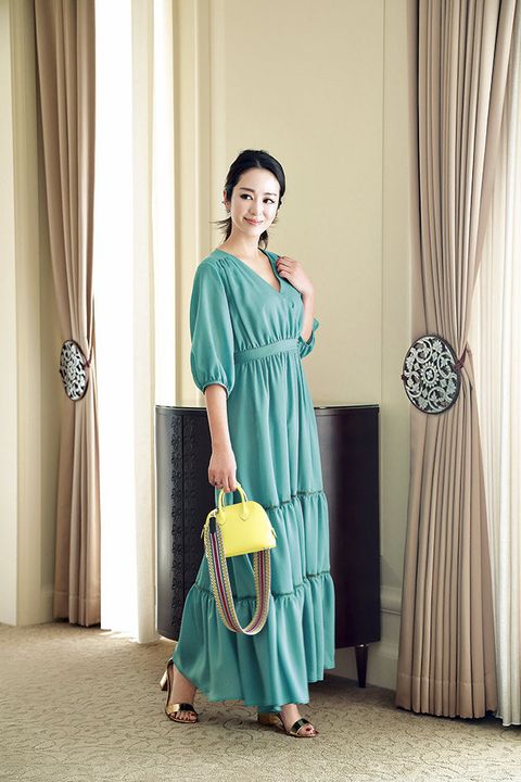 Green, Clothing, Shoulder, Formal wear, Turquoise, Dress, Yellow, Fashion, Joint, Waist, 